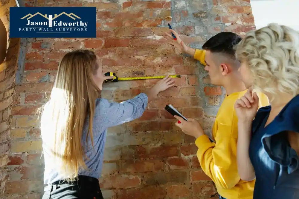 What are the responsibilities of a party wall surveyor Bedworth?